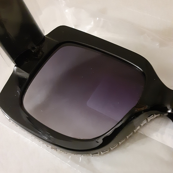 Rhinestone Vintage Oversized Sunglasses - Picture 7 of 7